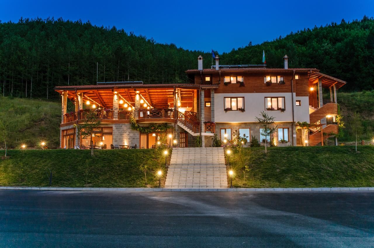 Отель Alpine Garden Hotel (Trayanovi Dvori) Симитти-4